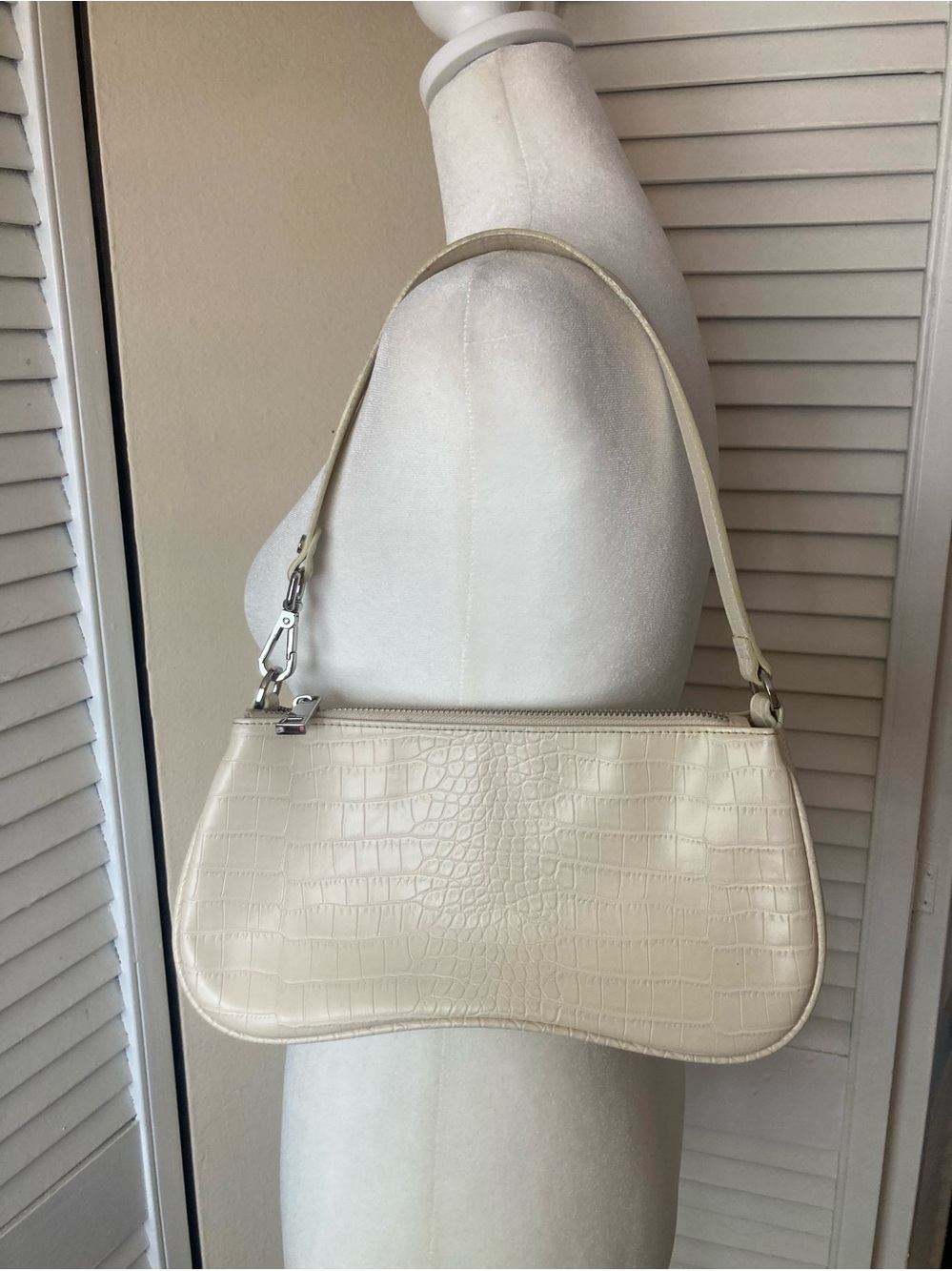 JE PEI Vegetarian Cream Croc-Embossed Shoulder Bag